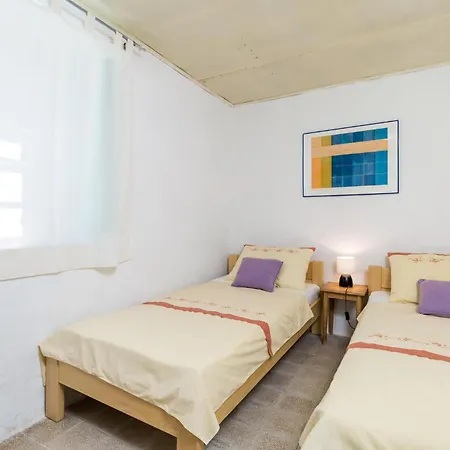 3 Bedroom Lovely In Σπίτι διακοπών *
