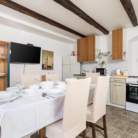 Σπίτι διακοπών 3 Bedroom Lovely In Nerezine