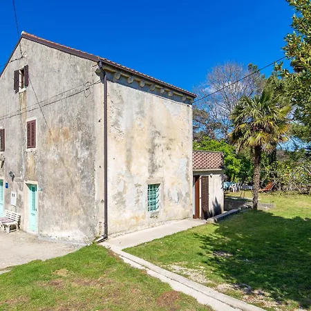 3 Bedroom Lovely In Holiday home Nerezine