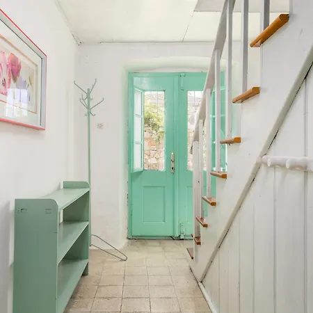 3 Bedroom Lovely In Holiday home Nerezine