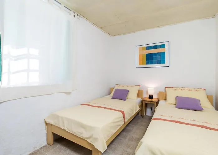 3 Bedroom Lovely In Σπίτι διακοπών *